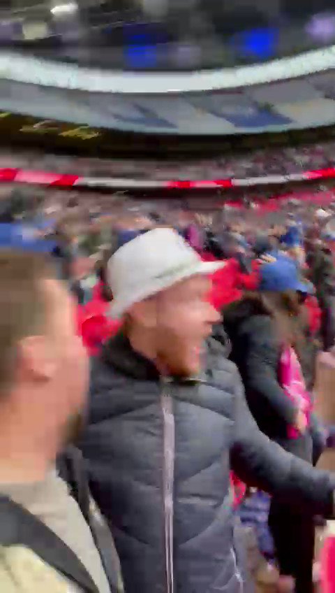 I think cameras on mobile phones & everything being filmed etc has been bad for society. Not a fan.
But then again, occasionally along comes a proper f*cking gemstone. π...
https://t.co/ssd0wDUM9W