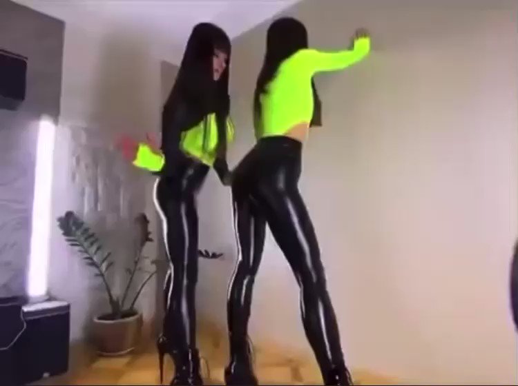Play video: Preview of: 10latex10      10latex10   Girls Palace  LesbianLoveLounge
