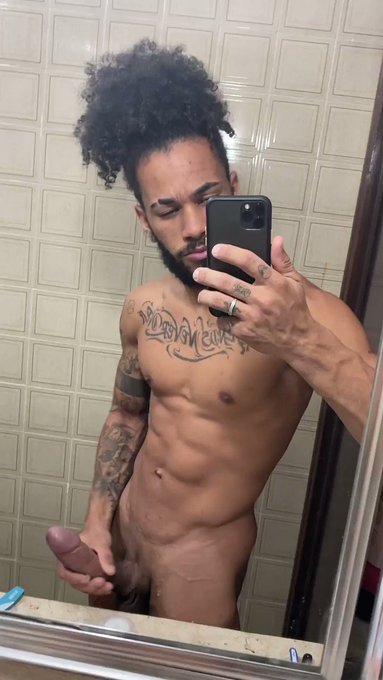 gravando mais um video exclusivo para um fã
recording another exclusive video for a fan
https://t.co/DiSYg3duzD