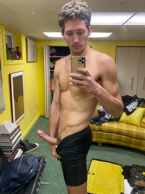 Just got back to Chicago who’s ready for some new vids I’m making everyday this week? ? #bigdick #thickdick