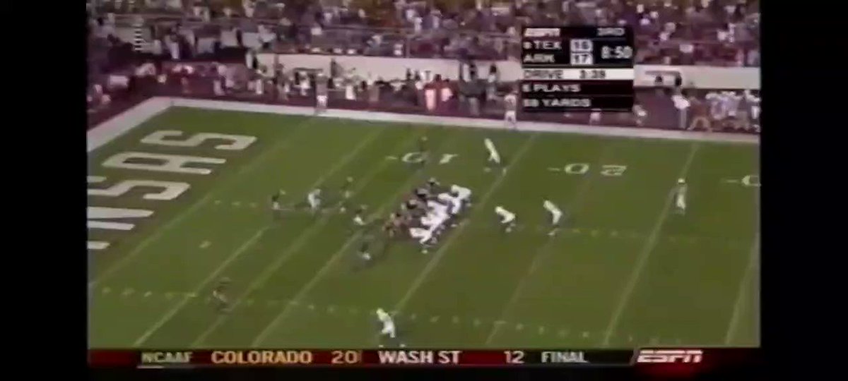 #TBT to the Last time @TexasFootball played in Fayetteville Arkansas was September 11 2004 @VinceYoung10 & the late @Cedric_Benson were clutch! 17yrs to the day #Texas will be in Fayetteville again!  #RIPCedricBenson https://t.co/mtCfP7HqTM