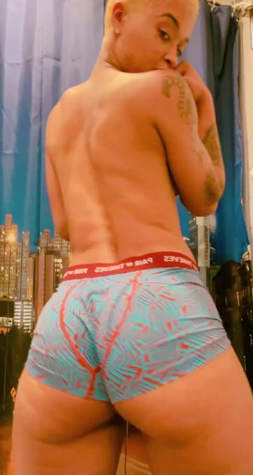 It&rsquo;s hump day💕 https://t.co/dsRKRzStra<a href="/tag/tittytuesday"class="tags"><span>#tittytuesday</span></a>