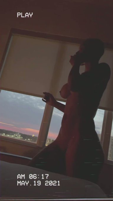 Imagine waking up to this🌅 https://t.co/RoB4H4C3nP<a href="/tag/tittytuesday"class="tags"><span>#tittytuesday</span></a>