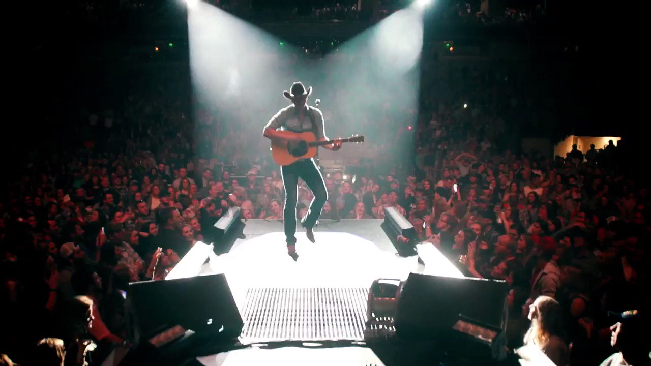 Who doesn\t like cake on their birthday? This guy!  Happy Birthday Jon Pardi! 