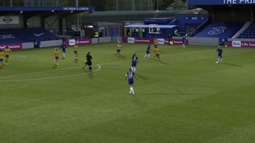 👀 @Mdawg1bright almost with the spectacular!

The @ChelseaFCW defender strikes the bar from distance 😱

#WomensFACup