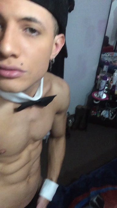 Hola Bebes?Gracias x los Rt y El apoyo!!

Próximo Video Prometo ponerme él mismo conjunto y acabarme