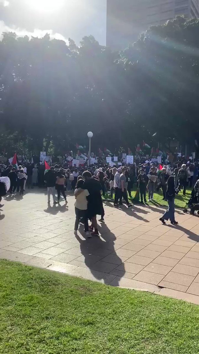 I was planning to write to my local MP @jennyleong about #FreePalestine then today, in Hyde Park.....
Jenny Leong: “How much more are Palestinians expected to take? How many more children have to die until the international community acts?” 
Every word of her speech was quotable. https://t.co/NRc6iMFHMu