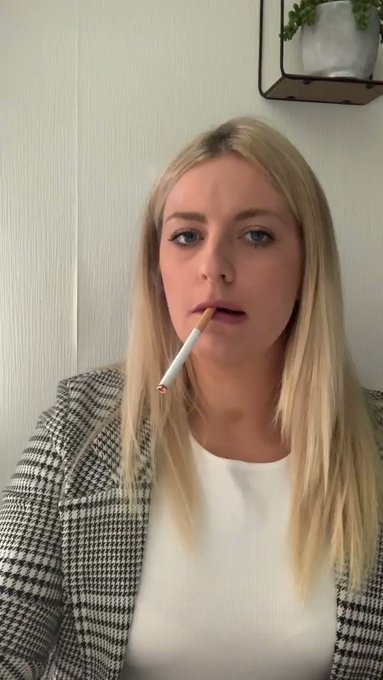 Can I reach 2K soon!? #smokingfetish #hotsmoker https://t.co/ruLvUEngft