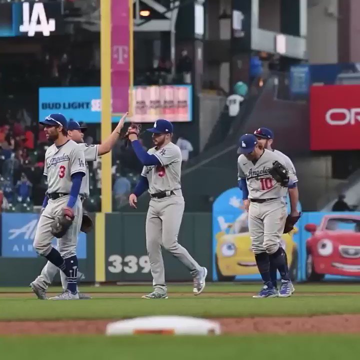 Dodgers at Giants / Twitter