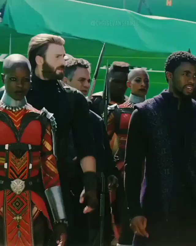 Steve Rogers (Chris Evans) and Natasha Romanoff (Scarlett Johansson) debriefing with king T'Challa (Chadwick Boseman) in Wakanda https://t.co/OW38lwHedT