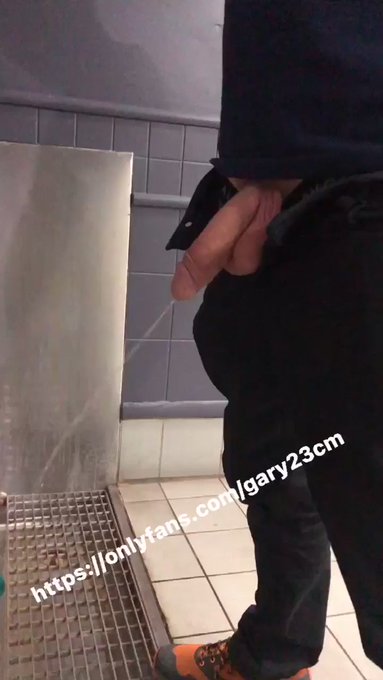 At the piss trough last night ?
Retweet if you wanna pee next to me.
#PublicDick #gay https://t.co/T