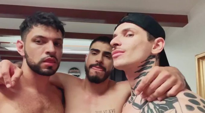 Conociendo estrellas ? @RobertRoyalXXX 
@ValentinoSistor 

en #onlyfans
https://t.co/cygxMH1qWN 

@miguelsolo611