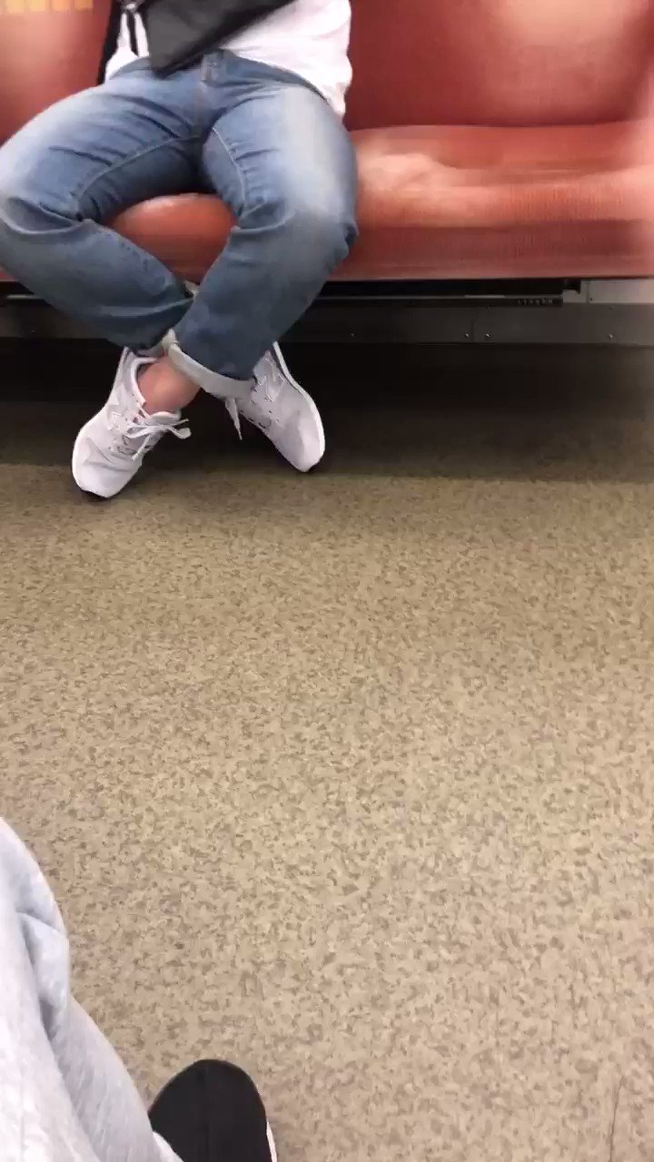 電車もっこり盗撮 