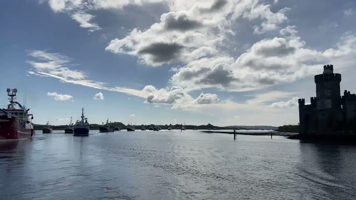 An incredible sight as a flotilla of more than 50 trawlers and their crew from #Dingle, along the south coast to #KilmoreQuay passes @blackrockcastle on the way to the city docks in #Cork. The protest is over the #FutureOfFishing, conditions and quota restrictions. @rtenews https://t.co/Nk3gQuHzuK