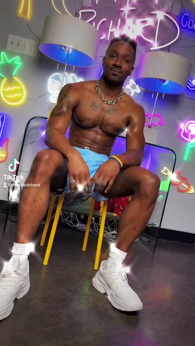 RT if you’d let him deck you in the face ? https://t.co/TvcQN6gOK2