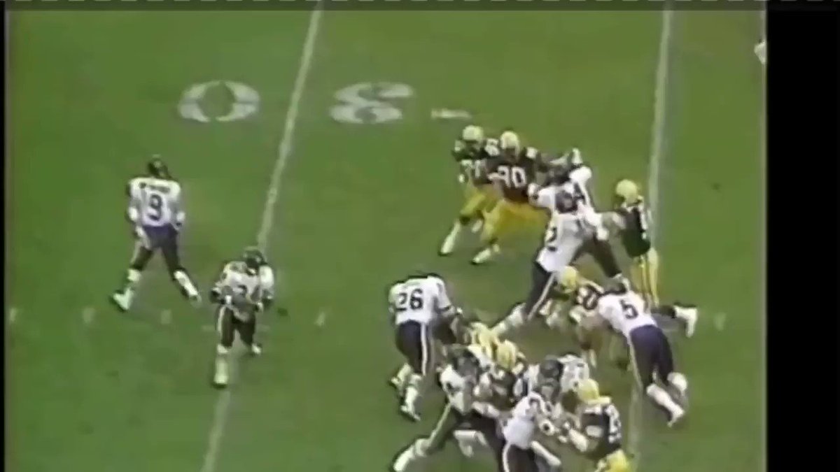 ❤️ this run. From the vision...the cut...lowering his shoulder...and the high step at the end. Classic Sweetness. #Bears @walterpayton 🐻⬇️ https://t.co/aEdAGEDVnj