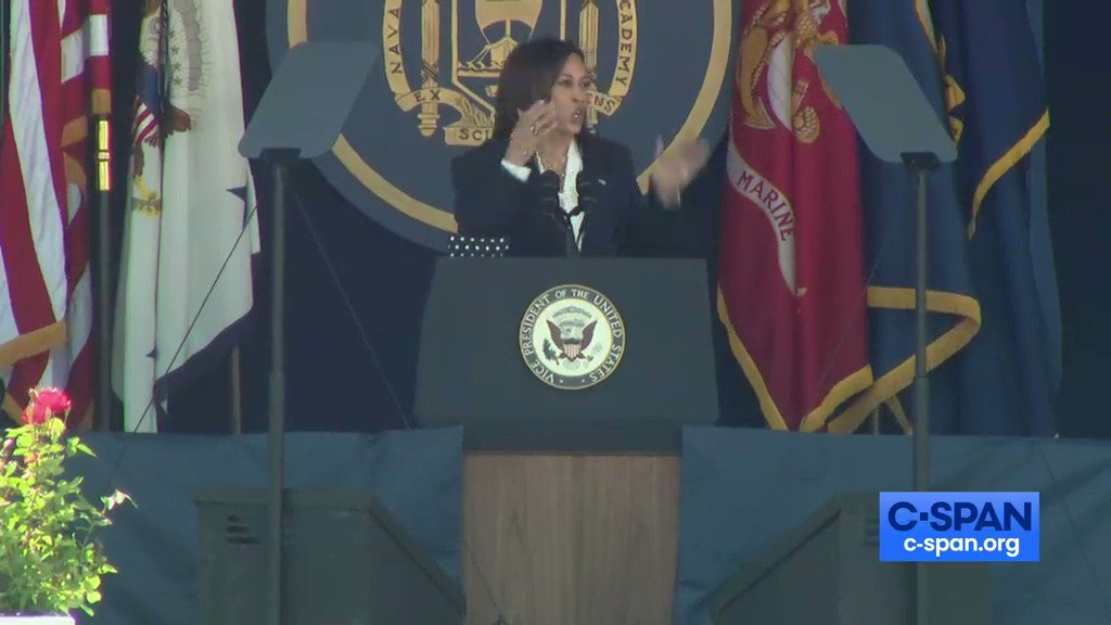 ๐จ CRINGE ALERT ๐จ
Kamala Harris tells woke joke about a female Marine
at the Navy Academy - IT BOMBS.
Cadets groan as Kamala cackles awkwardly alone onstage.
Kamala also told the cadets to use "wind energy" for "combat power."
The Biden humiliation of our Military continues. https://t.co/rQghgIA6rM