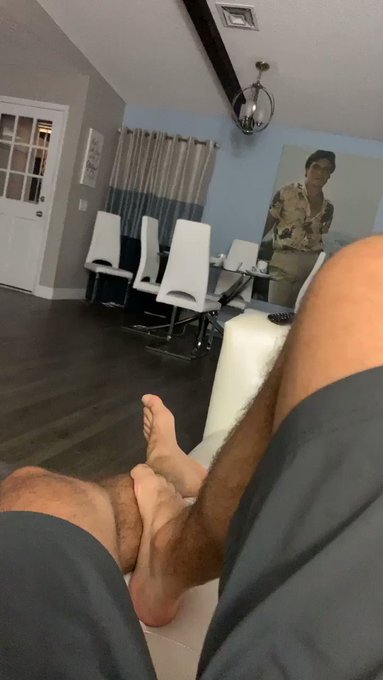 https://t.co/Q1P9k6KAq1 you know what to do #gayfeet #feet #malefeet #malesoles #malefeetfetish #footfetish