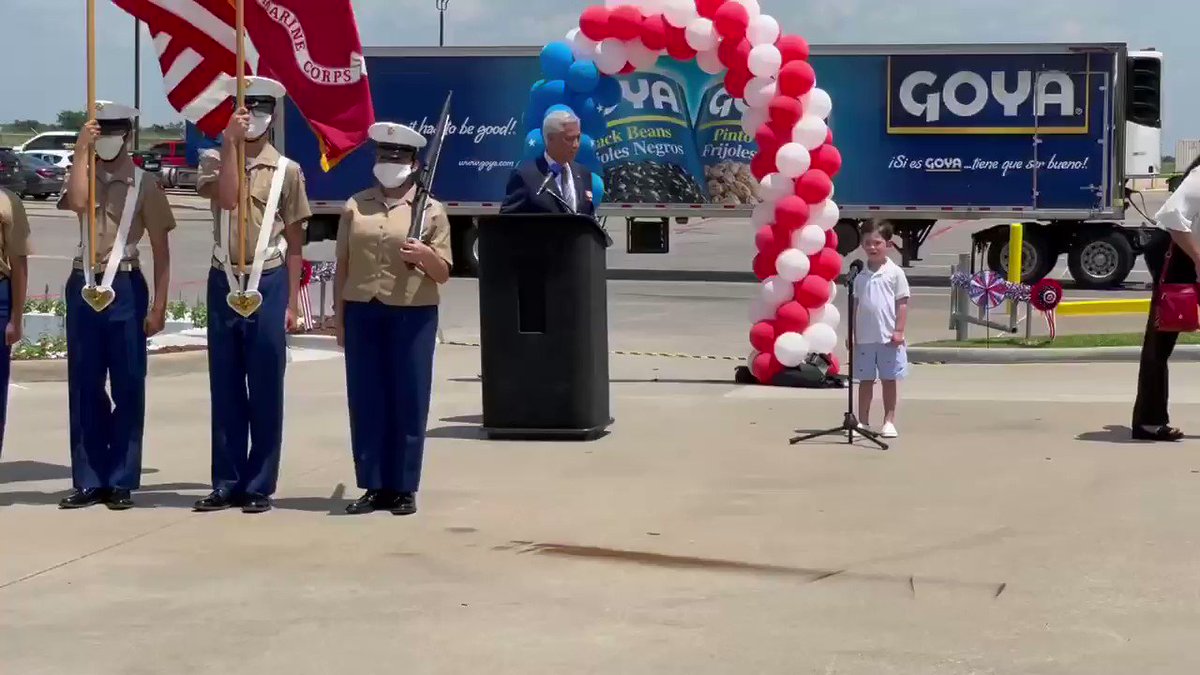 Goya Texas Honors Our Fallen Heroes & Veterans for Memorial Day! Young Tripp Burley leads the ‘Pledge of Allegiance’ at today’s Memorial Day event at Goya #MemorialDay2021 #usa #goya #goyafoods #goyagives #goyacares https://t.co/z4np8jtA4C