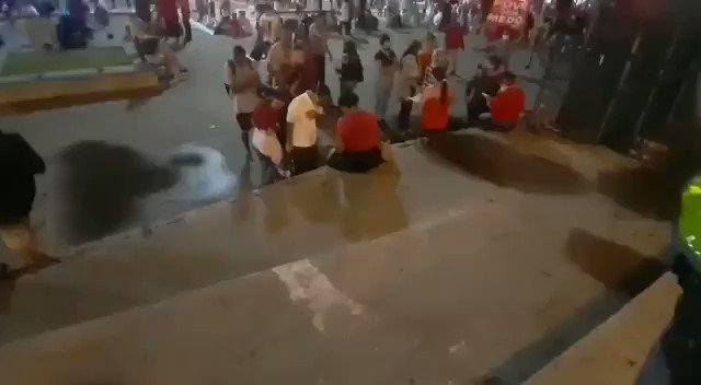 BOMBA: A VERDADE SEMPRE APARECE, FLAGRANTE DO PAGAMENTO DA MORTADELA AOS MANIFESTANTES JUMENTOS. https://t.co/0FQ3X1A35e