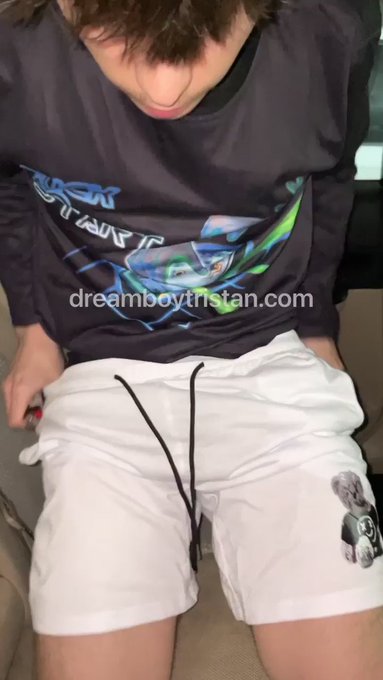 would u join me in a sneaky car sesh? https://t.co/0BOpOmbI4Q