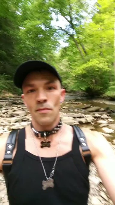 Pup in the wild 
#pupplay #gaypup #gaynature https://t.co/iv0sVb978k