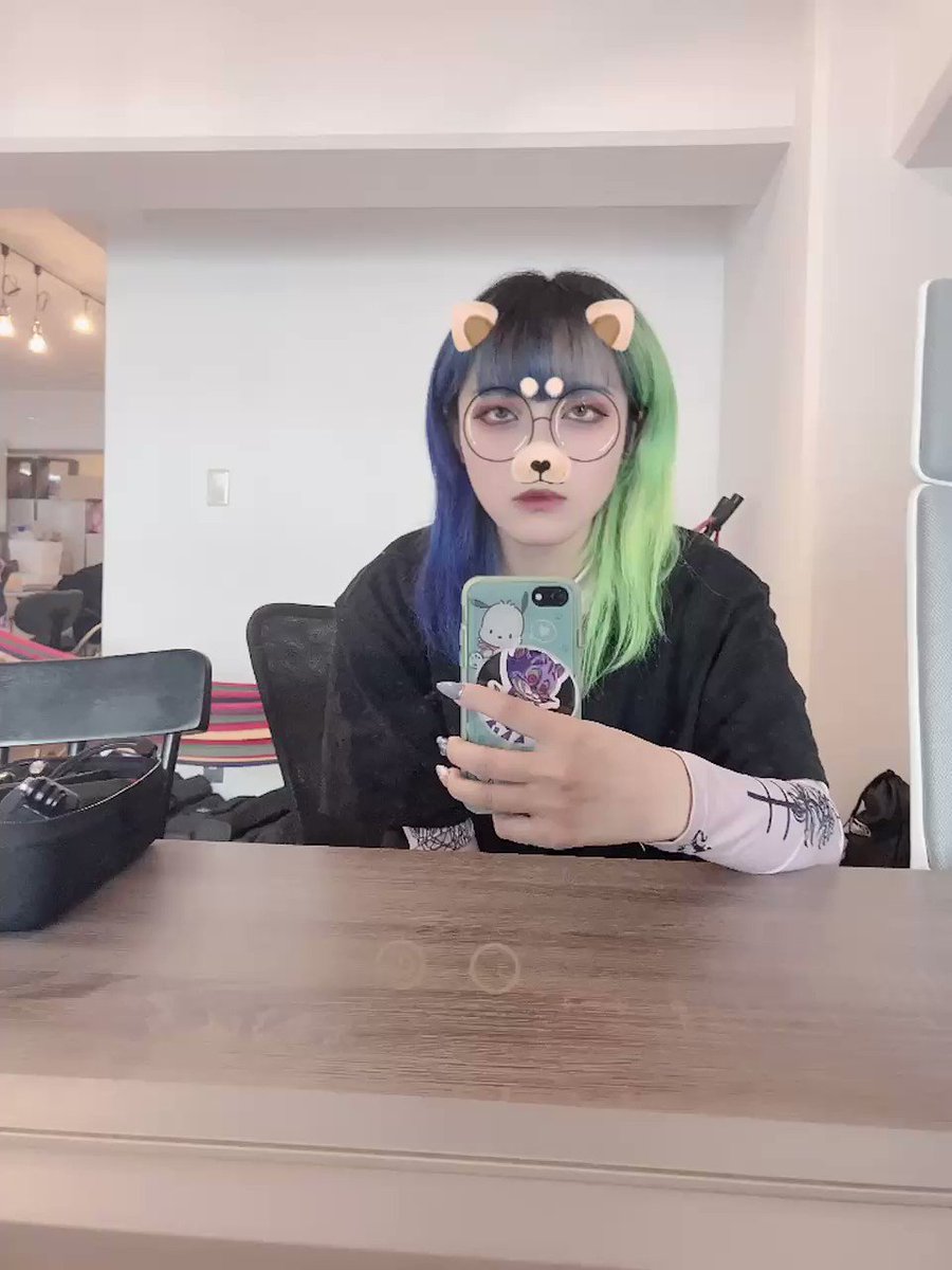 DkdIUO2Zu8lW9g2k.jpg