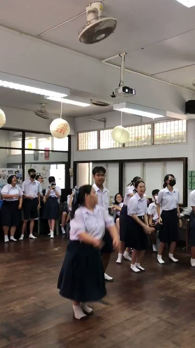 タイの高校生の日常！昼休みはダンス教室