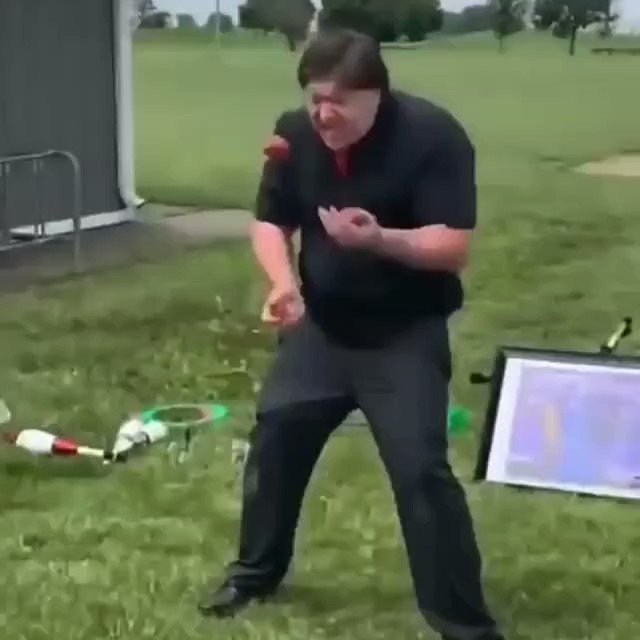 My mind is struggling to comprehend what I'm seeing is this even possible LOL https://t.co/PxCPsKPZhg