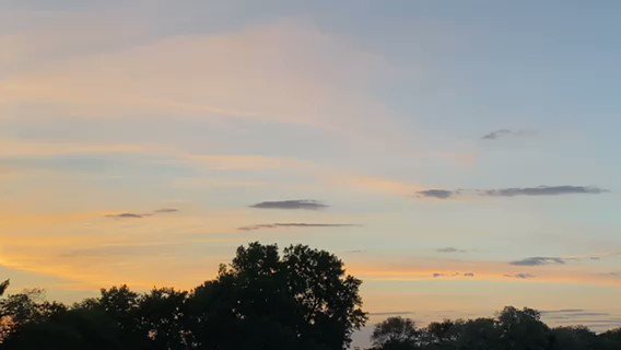 Love #sunsets like these in White Bear Lake, MN #MNwx #Minnesota #Weather #Wednesday hopefully I will catch a sunrise video this morning @Chelsea_WX @GarofaloWX @JacquiJerasTV @LindseySlaterTV @LeslieHudsonWx @BransonWX @Livestormchaser @AccuPovick @laabsTWC @thekyniche @spann https://t.co/uaAWRVxkeK
