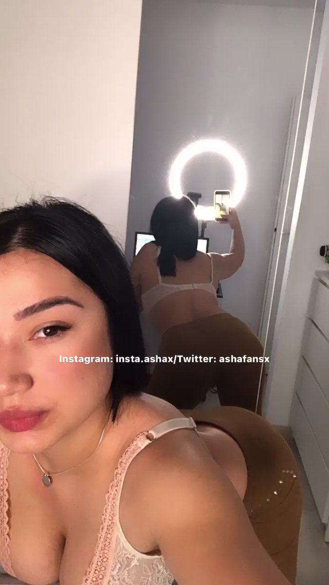 Asha cum Model - Asha cum