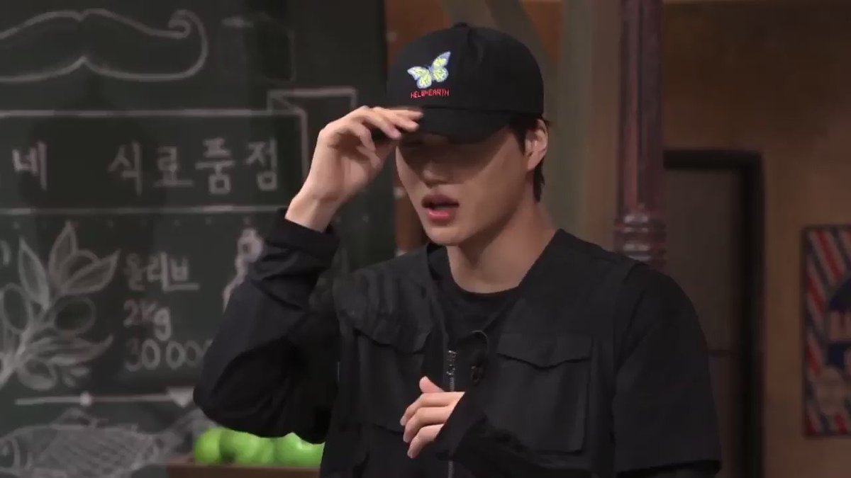 RT @mrjonginkim: jongin removing his cap and all eyes looking at him,he is so handsome right  https://t.co/F4sDvqGbgD
