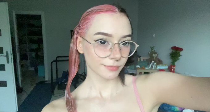 It’s pretty good but still not light enough! Im toning it and i will bleach again :3 https://t.co/ay