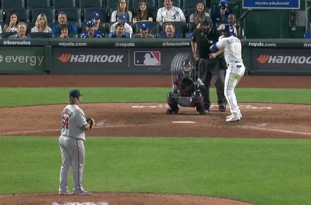 willians astudillo gif