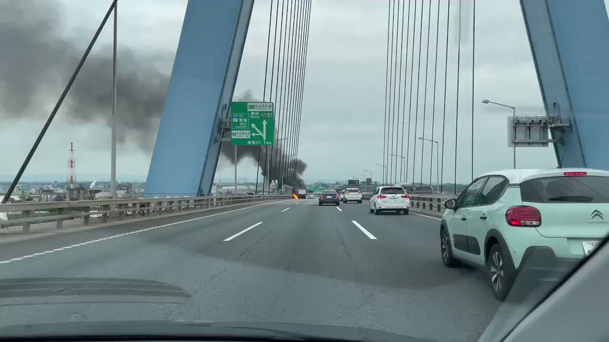 【火事】伊勢湾岸自動車道で火事発生!「名港トリトンで車両火災。大きな炎を上げてトラックが燃えてる」まとめのカテゴリ一覧まとめまとめについて関連サイト一覧
