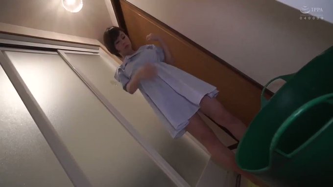 義理の妹がお風呂でオ●ニーしているところへ乱入して、お互い気持ちよくなってスッキリした後に、ベッドで激しい中出しセッ●スを決め込む。 https://t.co/2lPGvfQYCM