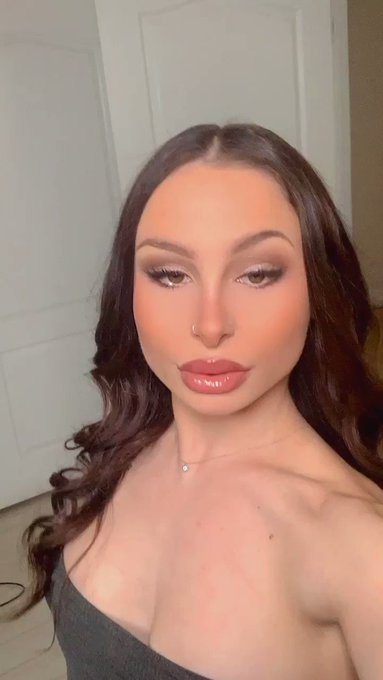 Glam ✨😋 https://t.co/tLDhO6sQN4<a href="/tag/evaalvarez"class="tags"><span>#evaalvarez</span></a>