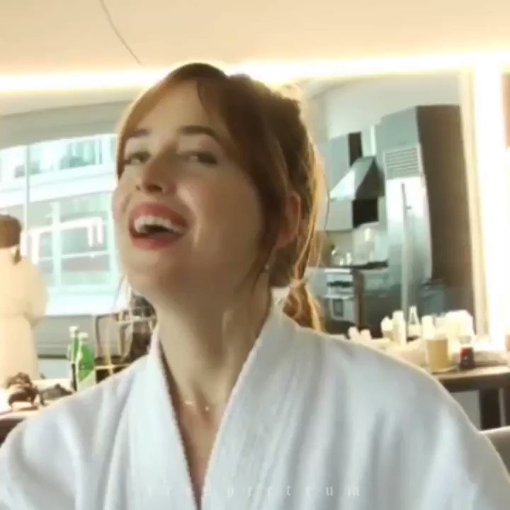 Happy 32nd birthday my sweetie dakota johnson!!! and I still want YOU to be my gf 