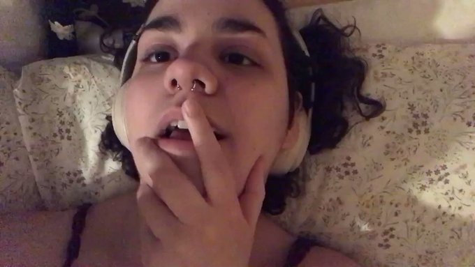 guess what&rsquo;s uploading 😎🤩 https://t.co/04E13QXZOt https://t.co/N0LceTwEMh