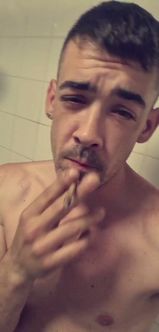 Phatt head while I have a soak and wash my fat cock ??  Like if  you wanna join me next time ? RT for