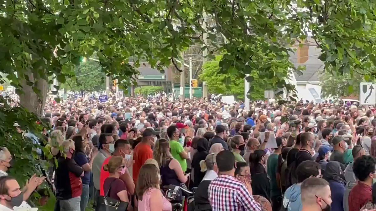 Look at the size of this vigil outside the London mosque. It goes as far as the eye can see. #ldnont https://t.co/cB5NhSsLQA