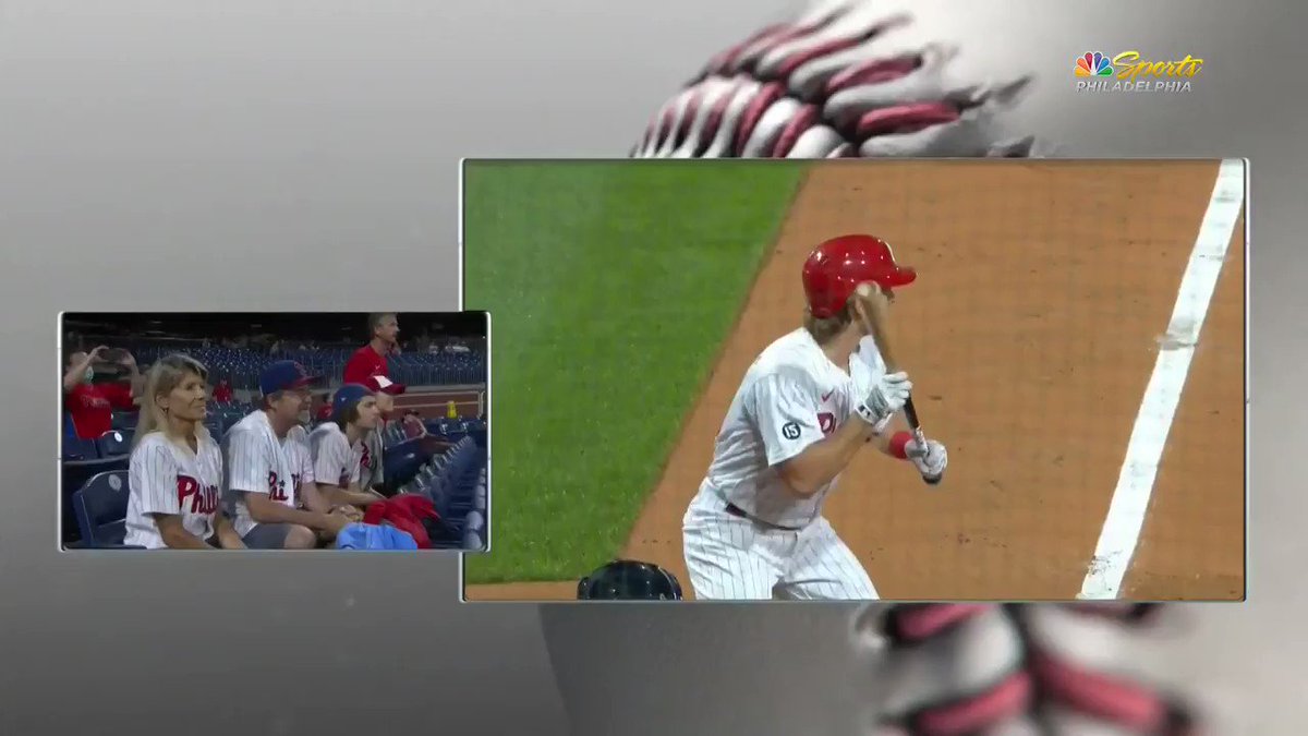Luke Williams got a hit in his first MLB at-bat and his family could not be more AMPED: https://t.co/7vI6W3BCB7