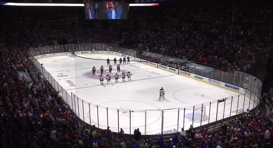 RT @Joe_LoGrippo: The National Anthem before the Islanders-Bruins game will automatically give you the chills. https://t.co/dySauwpRDR