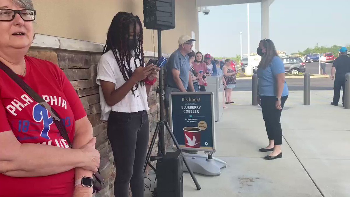 Um, Mare of Easttown Day is poppin’ at @Wawa https://t.co/EUS3Vci65A