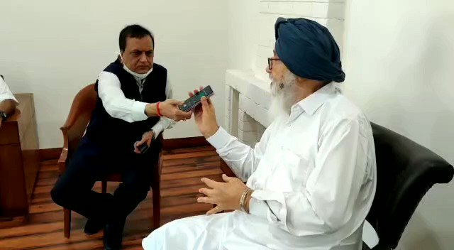 Shiromani Akali Dal patron S. Parkash Singh Badal Ji expresses happiness while warmly congratulating BSP supremo @Mayawati Ji on the SAD-BSP alliance and invites her to Punjab.
#SAD_BSP_Alliance https://t.co/fGjhFbqqET