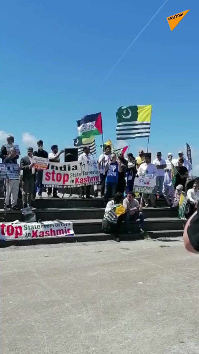 UPDATE | Hundreds of supporters of 'Kashmir's self-determination' gather in Cornwall for protest https://t.co/E9OR9rDU1r
#SputnikUpdates https://t.co/1mlA4JlhJF