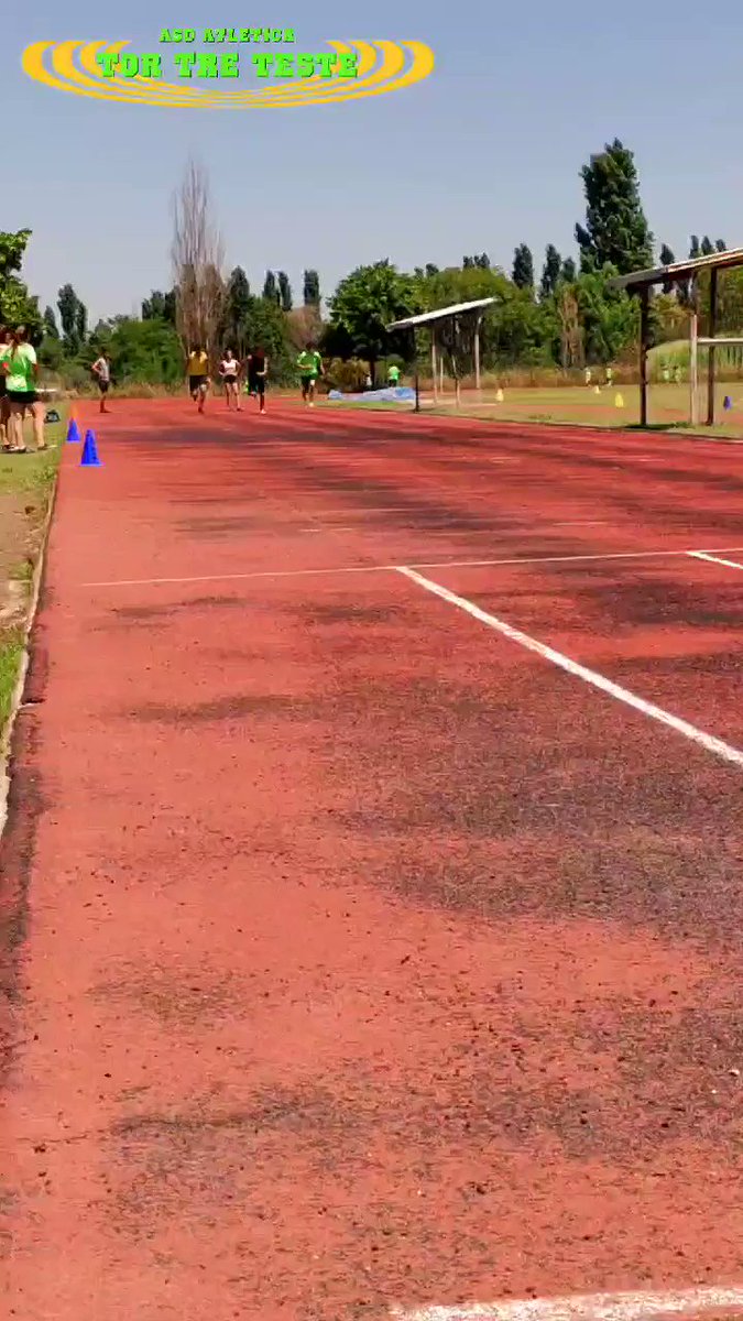 #velocità anche per gli #atleti più grandi. Partenza da 60m e da 80m. Tempi molto #interessanti.
#lazio #roma #fidalroma #fidallazio #impegno #atletica #velocità #atleticatortreteste #verdefluo #fast #run #correre #running #fit #fitness #motivation #coraggio #sport #sprint https://t.co/jItbBk0ael