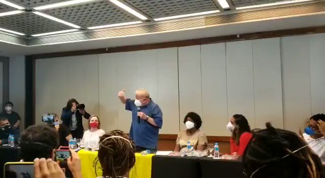 🔴 O ex-presidente @LulaOficial discursa durante encontro com lideranças populares, neste sábado, no Rio de Janeiro.
📽 Caio Bellandi. https://t.co/rKZAJ1nbm6