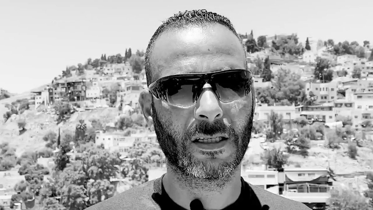 "إذا تم إخلاء إحدى المنازل من هذا الحي .. على القدس السلام" .. كايد الرجبي صاحب أحد البيوت المهددة بالإخلاء في حي بطن الهوى يسكن وعائلته في المنزل منذ أكثر من أكثر من 50 عام .. واليوم يريد الاحتلال إخراجه منه بحجة أنه ملك للمستوطنين https://t.co/zSJVMZVnNU