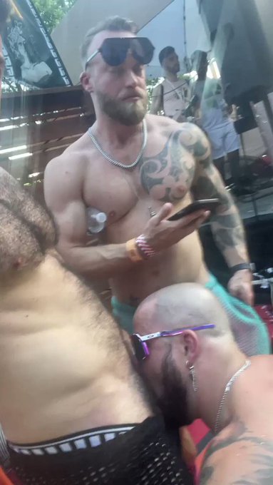 RT @CollinWoodXX: Servicing Daddy in style ? 
@IanHolms59 
@collinandjosh 
@CollinAndJoshX

 https://t